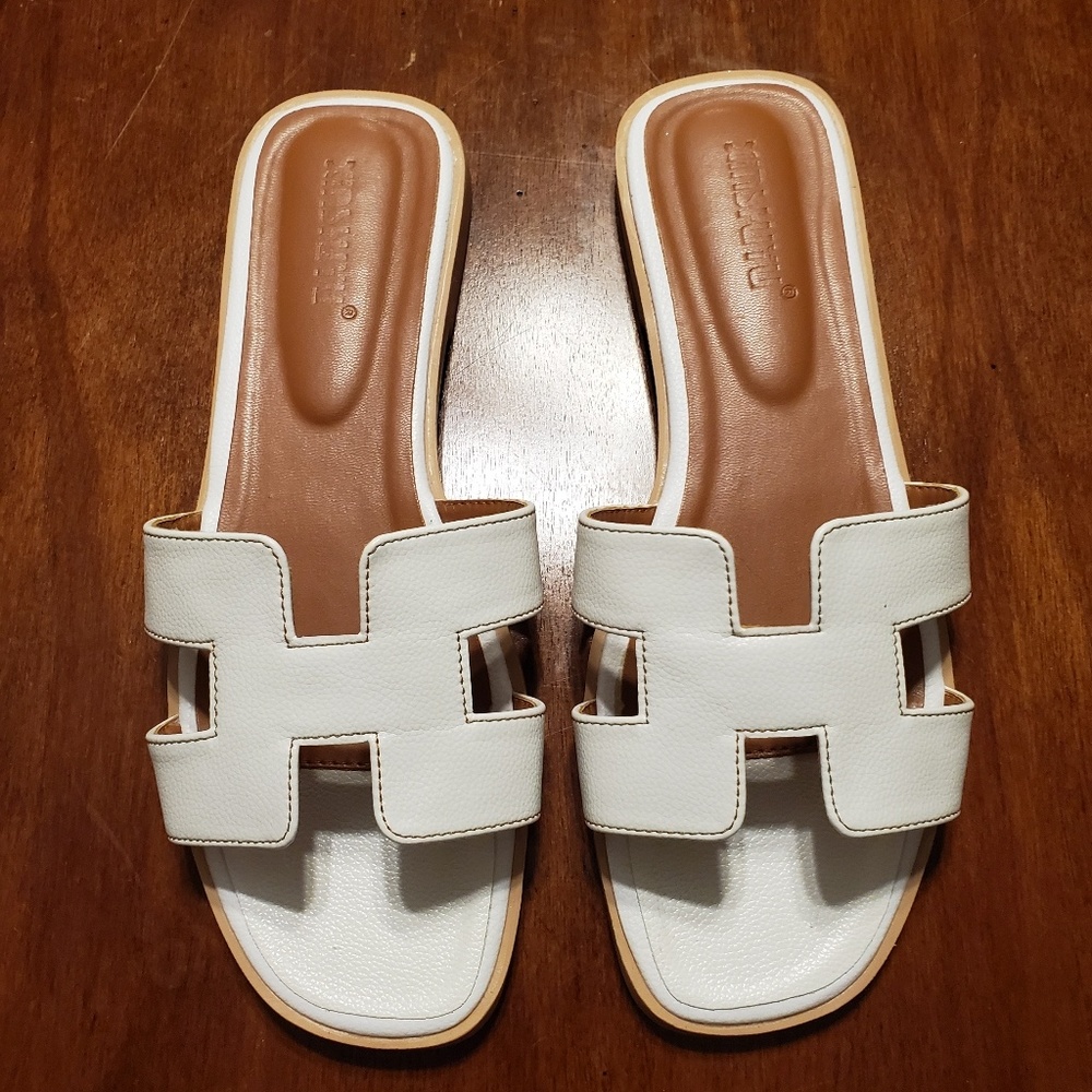 White slip on summer sandals. 8 - see description.
